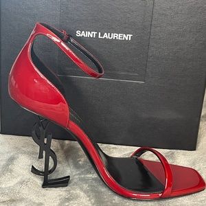 MUST SEE!!! Patent leather Saint Laurent heels